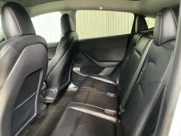 2022 Tesla Model Y - image 11