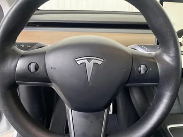 2022 Tesla Model Y - image 16