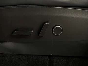 2022 Tesla Model Y - image 24