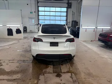 2022 Tesla Model Y - image 6