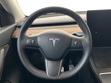 2022 Tesla Model Y - image 18