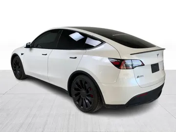 2022 Tesla Model Y - image 10