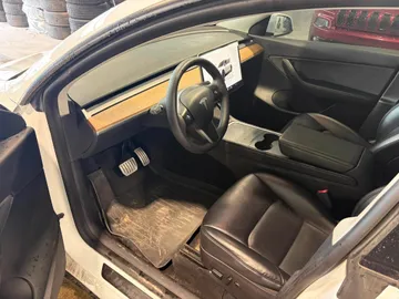 2022 Tesla Model Y - image 7