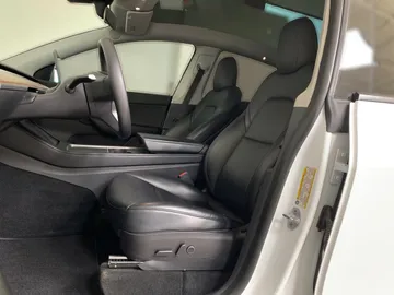2022 Tesla Model Y - image 3