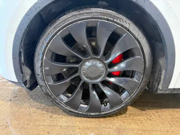2022 Tesla Model Y - image 9