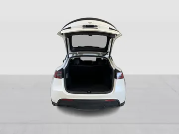 2022 Tesla Model Y - image 12
