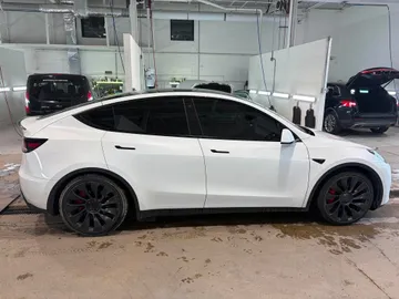 2022 Tesla Model Y - image 4