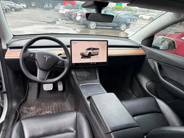2022 Tesla Model Y - image 8