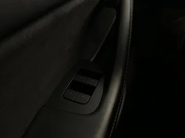 2022 Tesla Model Y - image 23