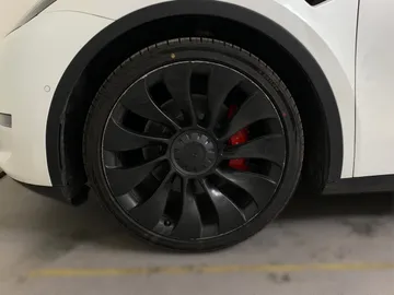 2022 Tesla Model Y - image 6