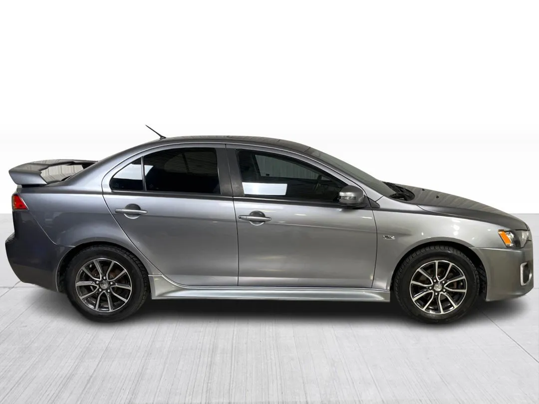 2017 Mitsubishi Lancer — photo 2