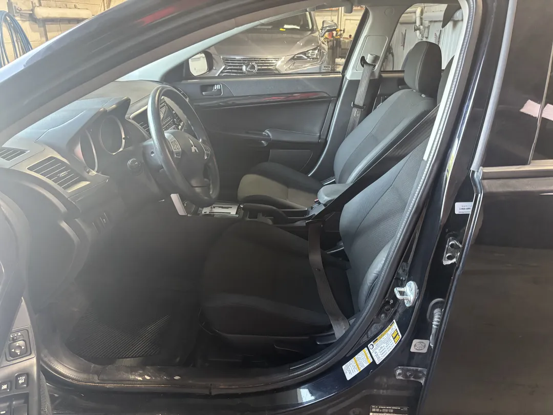 2016 Mitsubishi Lancer — photo 6