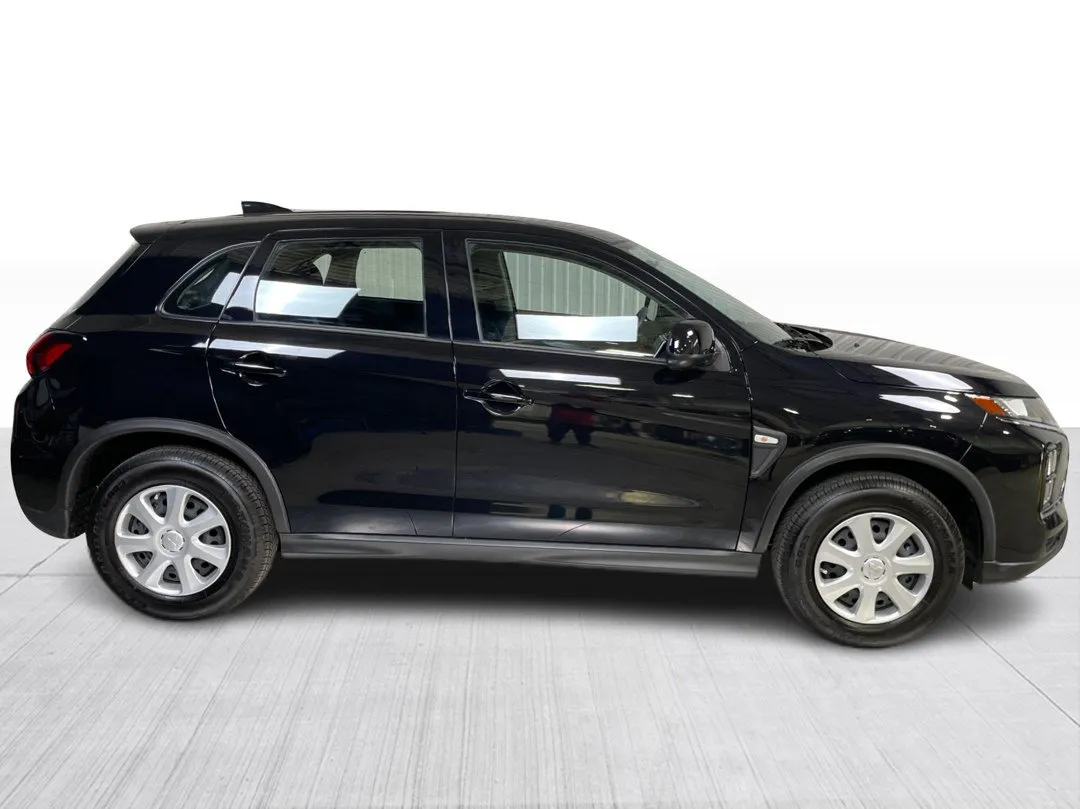 2025 Mitsubishi RVR — photo 2