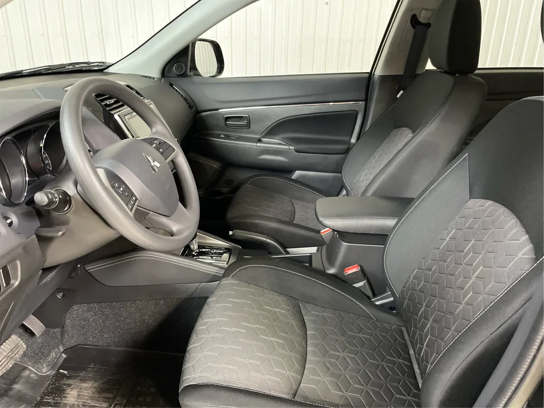 2025 Mitsubishi RVR — photo 3