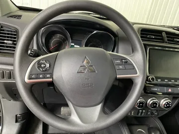 2025 Mitsubishi RVR - image 15