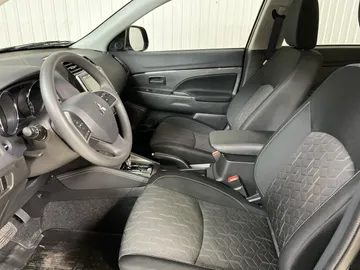 2025 Mitsubishi RVR - image 3