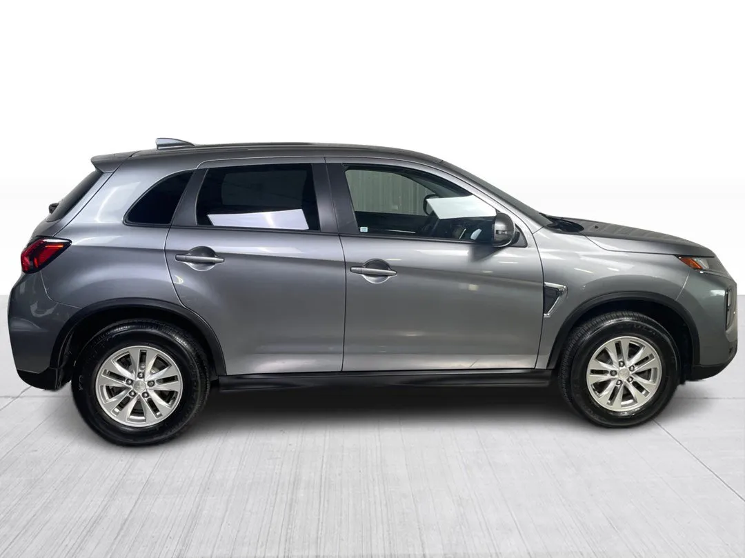 2022 Mitsubishi RVR — photo 2