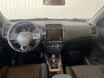 2022 Mitsubishi RVR - image 4