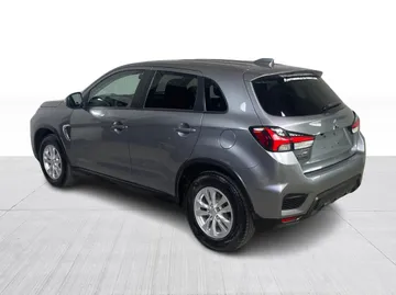 2022 Mitsubishi RVR - image 10