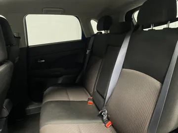 2017 Mitsubishi RVR - image 14