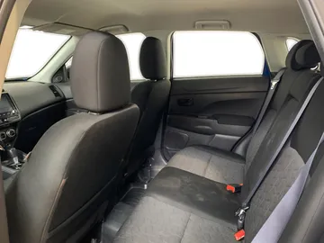 2020 Mitsubishi RVR - image 15