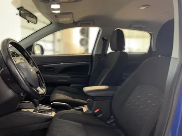 2020 Mitsubishi RVR - image 3