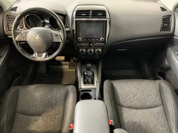 2020 Mitsubishi RVR - image 4