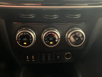2020 Mitsubishi RVR - image 21