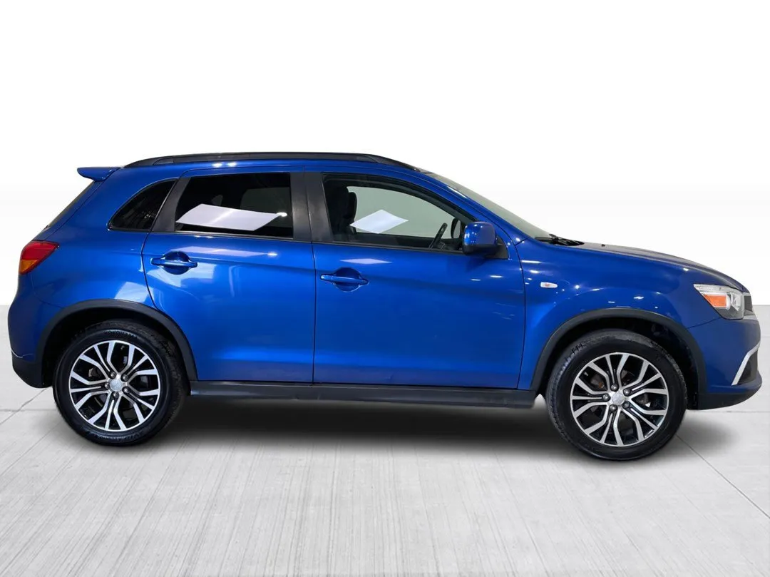 2017 Mitsubishi RVR — photo 2