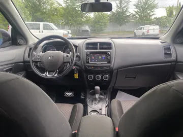 2017 Mitsubishi RVR - image 9