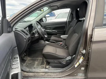2019 Mitsubishi RVR - image 8