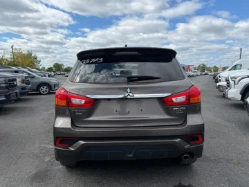 2019 Mitsubishi RVR - image 6