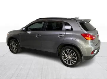 2019 Mitsubishi RVR - image 11