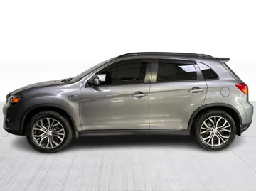 2019 Mitsubishi RVR - image 10
