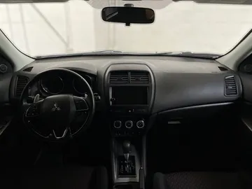 2019 Mitsubishi RVR - image 4