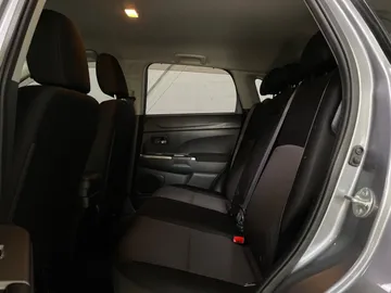 2019 Mitsubishi RVR - image 15