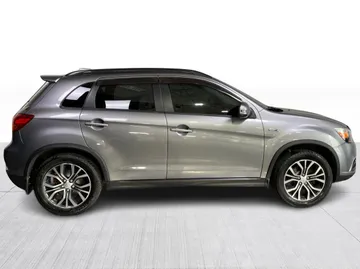 2019 Mitsubishi RVR - image 2