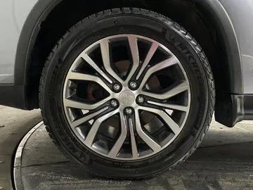 2019 Mitsubishi RVR - image 6