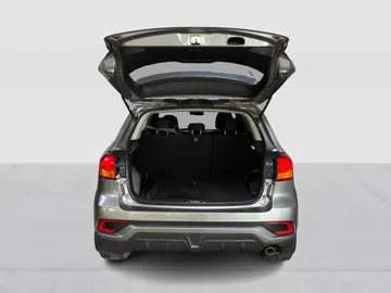 2019 Mitsubishi RVR - image 13