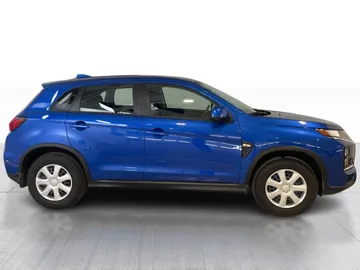 2025 Mitsubishi RVR - image 9