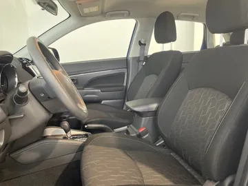 2025 Mitsubishi RVR - image 11
