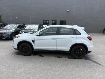 2024 Mitsubishi RVR - image 4
