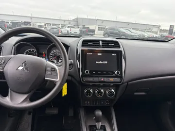 2024 Mitsubishi RVR - image 10