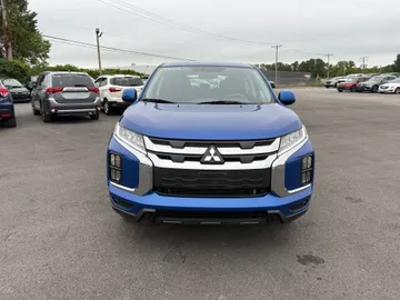 2024 Mitsubishi RVR - image 2