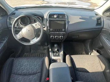 2021 Mitsubishi RVR - image 7