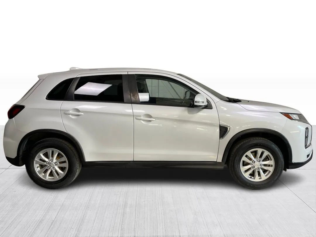 2022 Mitsubishi RVR — photo 2
