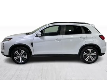 2023 Mitsubishi RVR - image 10