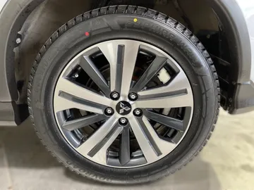 2023 Mitsubishi RVR - image 6