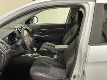2023 Mitsubishi RVR - image 3