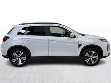 2023 Mitsubishi RVR - image 2